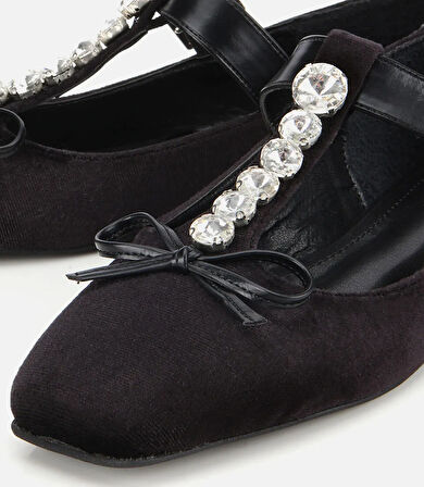 Kadın Siyah Kadife Taşlı Fiyonk Detaylı Babet