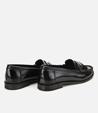 Kadın Rugan Siyah Püsküllü Klasik Loafer