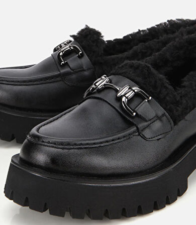 Kadın Siyah Kürklü Tokalı Kalın Tabanlı Günlük Loafer