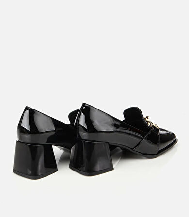 Kadın  Rugan Siyah Tokalı Kare Uçlu Topuklu Klasik Loafer