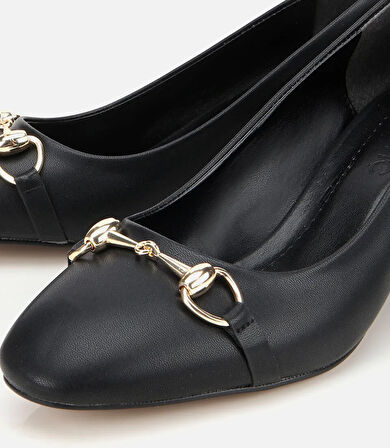 Kadın Siyah Gold Tokalı Kalın Topuklu Ayakkabı