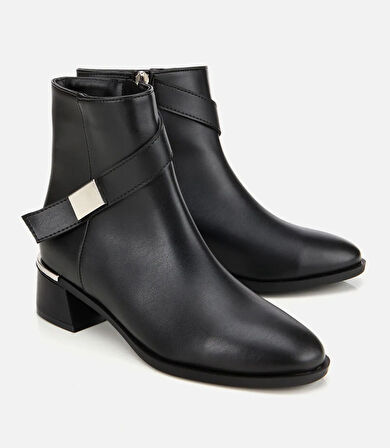 Kadın Siyah Metal Detaylı Bilekte Düz Bot