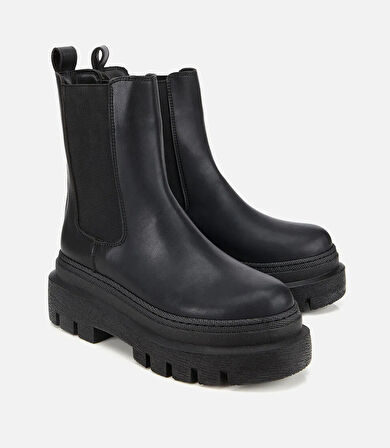 Kadın Siyah Lastik Detaylı Kalın Tabanlı Düz Bot