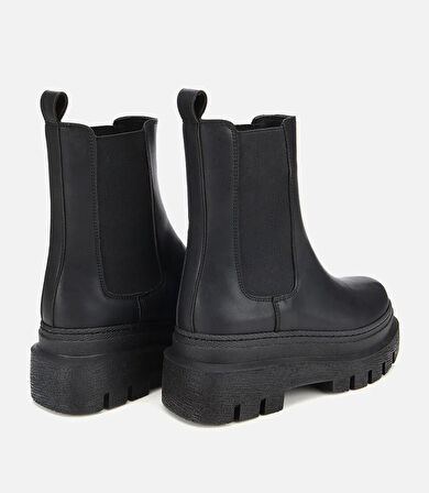 Kadın Siyah Lastik Detaylı Kalın Tabanlı Düz Bot