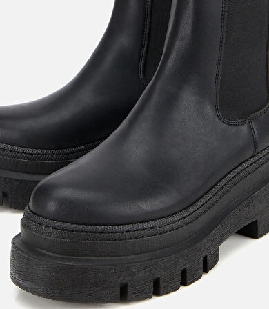 Kadın Siyah Lastik Detaylı Kalın Tabanlı Düz Bot