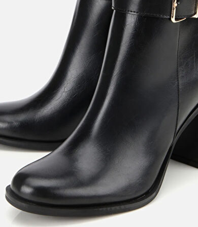 Kadın Siyah Tokalı Topuklu Bilekte Bot