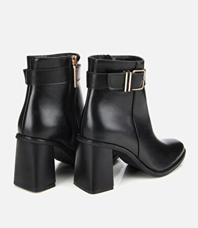 Kadın Siyah Tokalı Topuklu Bilekte Bot