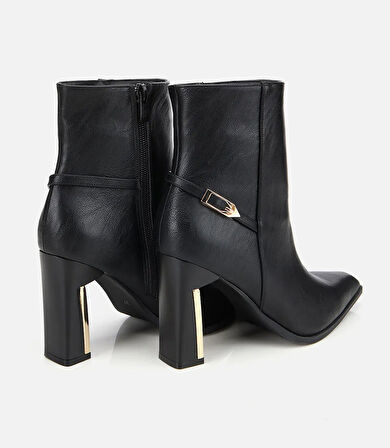 Kadın Siyah Gold Detaylı Tokalı Sivri Burunlu Yüksek Topuklu Bot