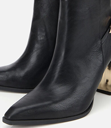 Kadın Siyah Gold Detaylı Tokalı Sivri Burunlu Yüksek Topuklu Bot