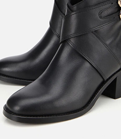 Kadın Deri Siyah Tokalı Bilekte Düz Bot