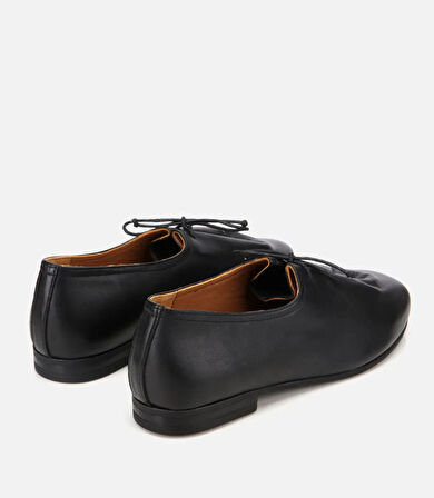 Kadın Deri Siyah Yumuşak Bağcıklı Babet