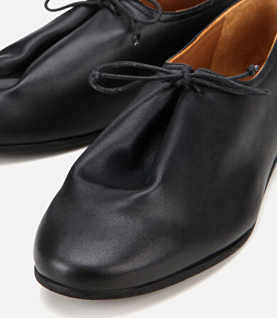 Kadın Deri Siyah Yumuşak Bağcıklı Babet