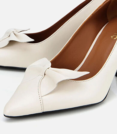 Kadın Deri Ekru Fiyonk Detaylı İnce Topuklu Stiletto