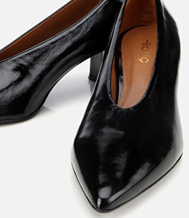 Kadın Rugan Deri Siyah Yumuşak Dokulu Kalın Topuklu Ayakkabı