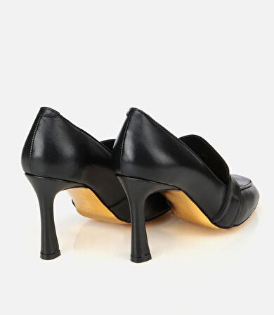 Kadın Deri Siyah Yumuşak Dokulu Gold Detaylı Topuklu Stiletto