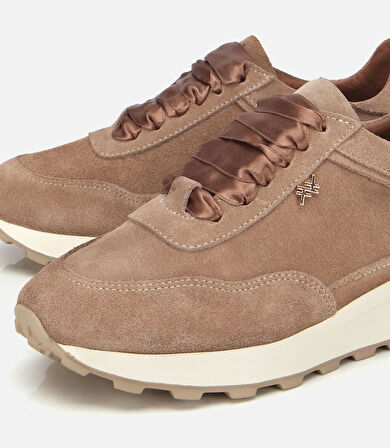 Kadın Süet Deri Bej Bağcık Detaylı Yüksek Tabanlı Spor Ayakkabı