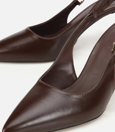Kadın Kahverengi Sivri Burunlu Taş Aksesuarlı İnce Topuklu Arkası Açık Stiletto