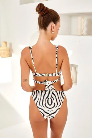 Dolgulu Bağlama Detaylı Bikini Takım 