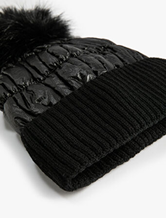 Kapitone Bere Katlamalı Ponpon Detaylı