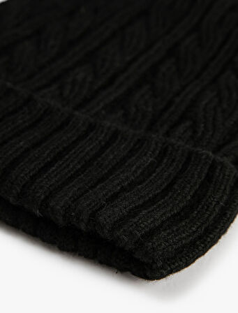 Saç Örgü Bere Kenarları Katlı