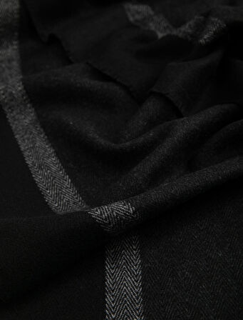 Çizgili Atkı Püskül Detaylı 