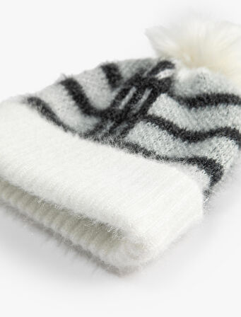 Ponponlu Peluş Bere