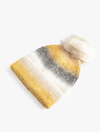 Lastikli Örgü Bere Kenarları Katlı Peluş Ponpon Detaylı Yün Karışımlı