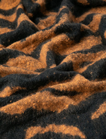 Atkı Zebra Desenli Yumuşak Dokulu Püsküllü