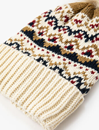 Örgü Bere Ponpon Detaylı Etnik Desenli