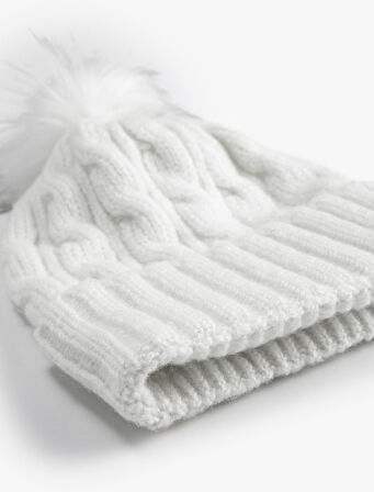 Ponponlu Saç Örgü Bere