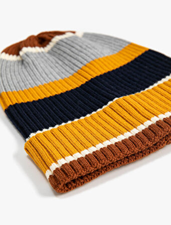 Örgü Bere Renk Bloklu Katlama Detaylı