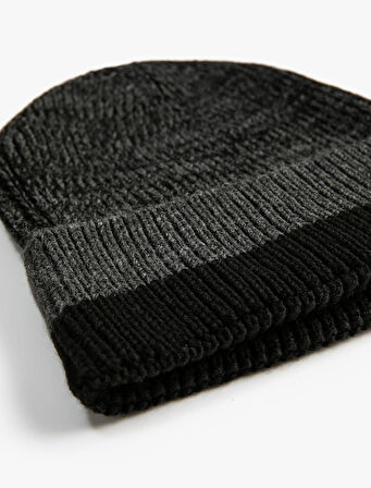 Akrilik Örgü Bere Kırçıllı Katlama Detaylı