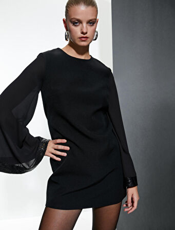 Mini Elbise Uzun Yarasa Kollu Pul Payet İşleme Detaylı Yuvarlak Yaka