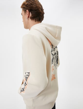 Kapşonlu Sweatshirt Arkası Baskılı Kanguru Cep Detaylı