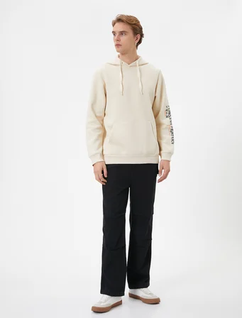 Kapşonlu Sweatshirt Arkası Baskılı Kanguru Cep Detaylı
