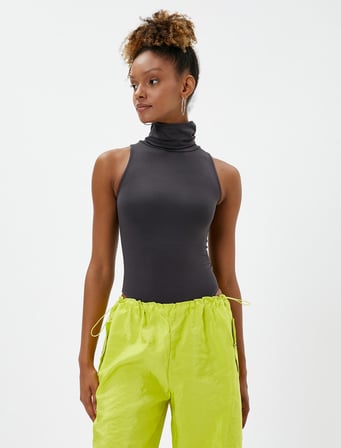 Boğazlı Kolsuz Bodysuit Slim Fit Çıtçıt Kapamalı
