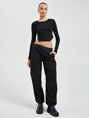 Uzun Kollu Tişört Crop Slim Fit Metal Aksesuarlı