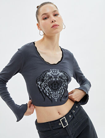 Uzun Kollu Crop Tişört U Yaka Soluk Efektli Baskılı Pamuklu