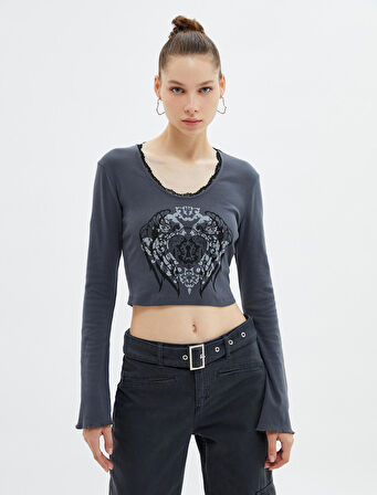 Uzun Kollu Crop Tişört U Yaka Soluk Efektli Baskılı Pamuklu