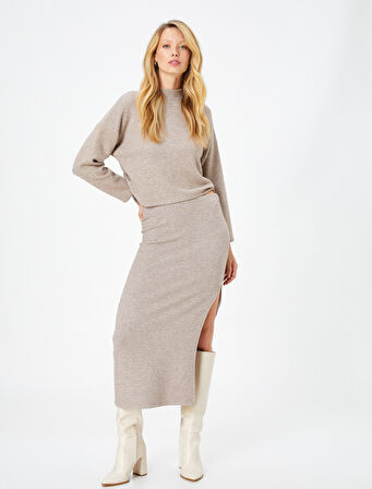 Dik Yaka Kazak Dokulu Düşük Omuzlu