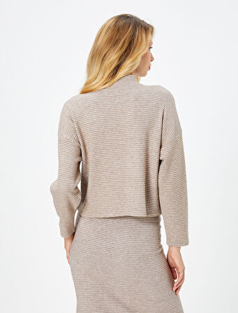 Dik Yaka Kazak Dokulu Düşük Omuzlu