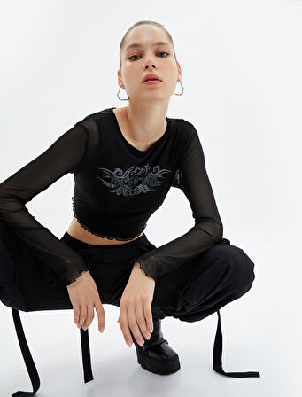 Crop Tül Tişört Uzun Kollu Yuvarlak Yaka Gotik Temalı Baskılı