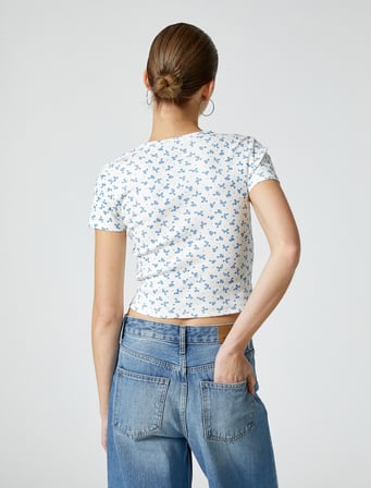 Crop Çiçekli Tişört Düğmeli V Yaka Ribanalı Slim Fit Kısa Kollu Pamuklu 