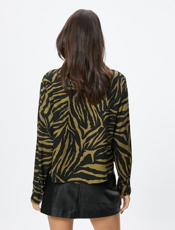 Crop Gömlek Zebra Desenli Kapaklı Cepli Düğmeli Uzun Kollu
