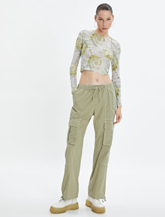 Batik Desenli Crop Bluz Uzun Kollu Bisiklet Yaka Dikiş Detaylı