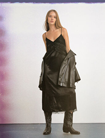 Saten Elbise İnce Askılı Dantelli Midi Boy