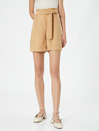 İpeksi Dokulu Şort Kemerli Cepli