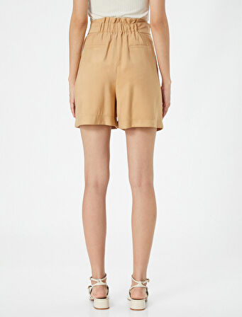 İpeksi Dokulu Şort Kemerli Cepli