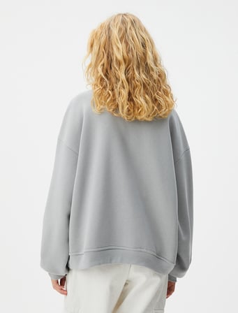 Kolej Sweatshirt Şardonlu Baskılı Aplike Detaylı Uzun Kollu Bisiklet Yaka Rahat Kalıp