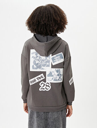 Kapşonlu Sweatshirt Arkası ve Önü Aplike Detaylı Şardonlu 
